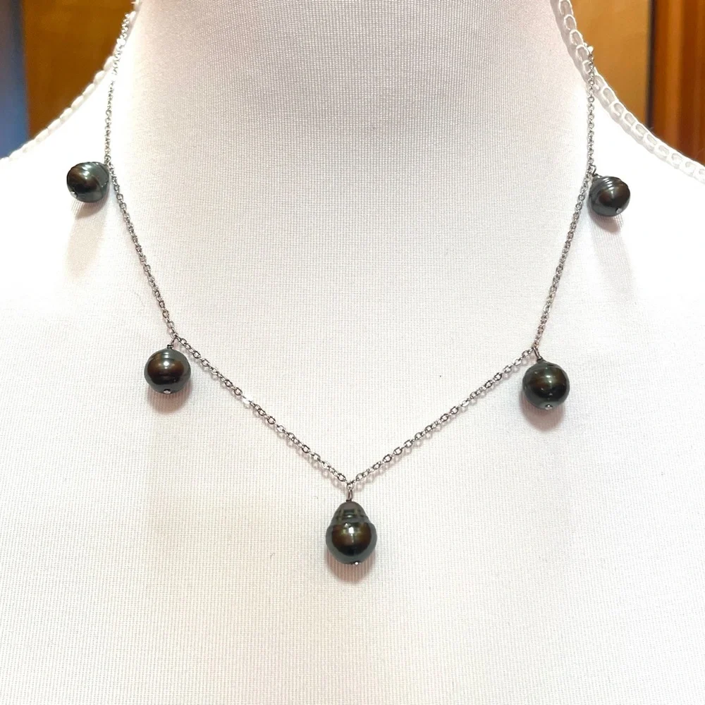 Elegant Stirling Silver Black Tahitian Pearl Necklace. 18”